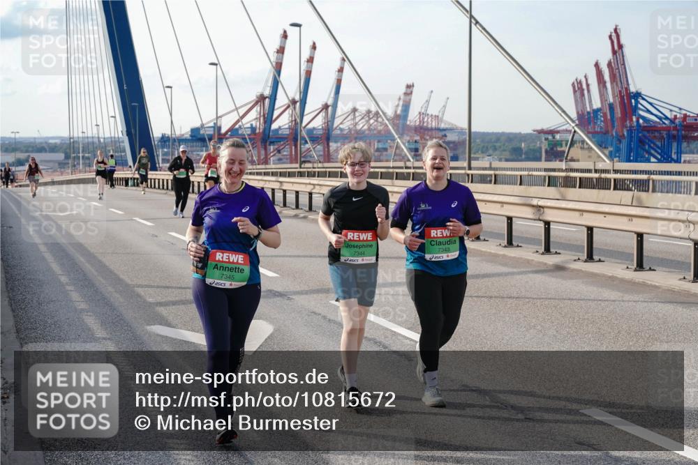 03.10.2026 - Köhlbrandbrückenlauf Michael Burmester http://msf.ph/oto/10815672 03.10.2026 16:12:45 Position 2 7345, 7344, 7343 meine-sportfotos.de