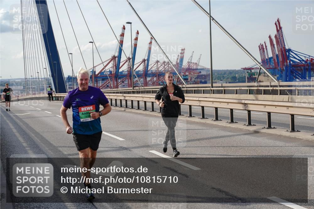 03.10.2026 - Köhlbrandbrückenlauf Michael Burmester http://msf.ph/oto/10815710 03.10.2026 16:13:26 Position 2 9388 meine-sportfotos.de