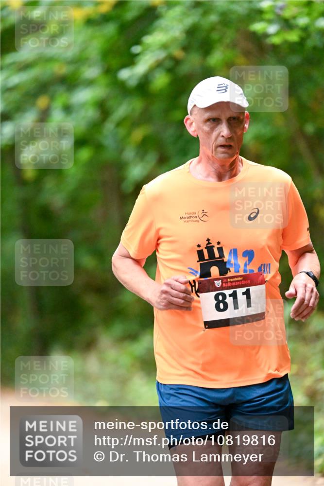 11.10.2026 - Bramfelder Halbmarathon 2026 Dr. Thomas Lammeyer http://msf.ph/oto/10819816 11.10.2026 10:16:29 Laufen 142, 35, 811 meine-sportfotos.de