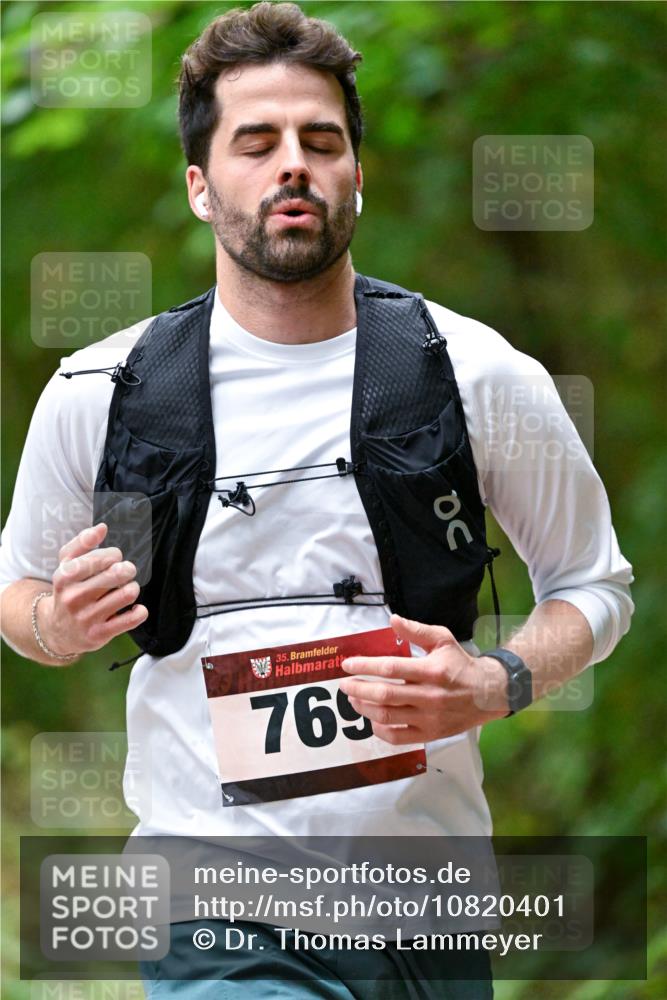 11.10.2026 - Bramfelder Halbmarathon 2026 Dr. Thomas Lammeyer http://msf.ph/oto/10820401 11.10.2026 10:21:19 Laufen 35, 769 meine-sportfotos.de