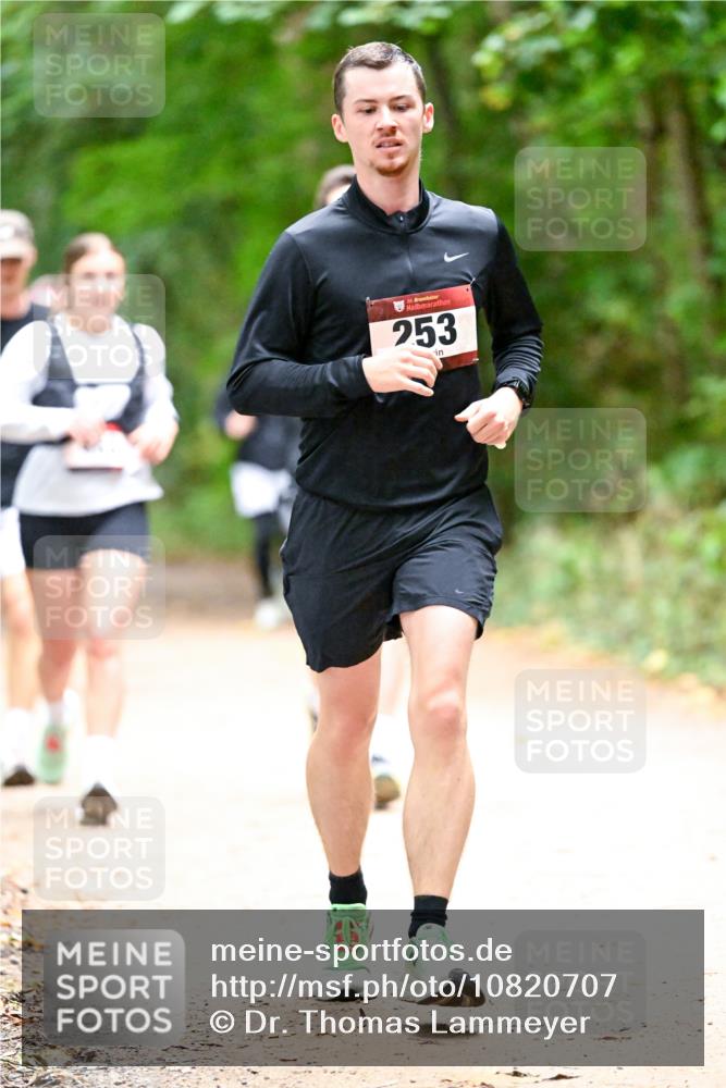 11.10.2026 - Bramfelder Halbmarathon 2026 Dr. Thomas Lammeyer http://msf.ph/oto/10820707 11.10.2026 10:22:49 Laufen 35, 253 meine-sportfotos.de