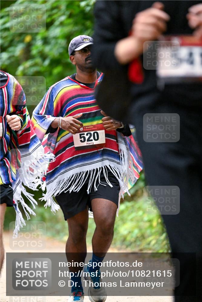 11.10.2026 - Bramfelder Halbmarathon 2026 Dr. Thomas Lammeyer http://msf.ph/oto/10821615 11.10.2026 10:28:30 Laufen 217, 35, 520, 541 meine-sportfotos.de