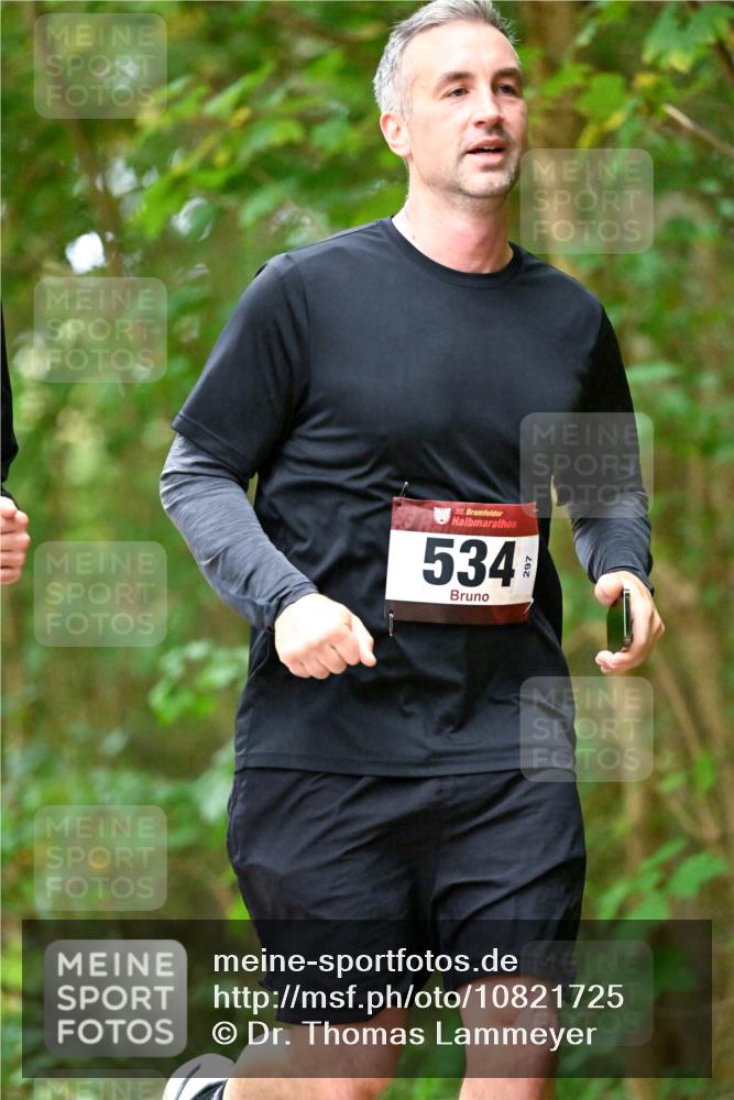 11.10.2026 - Bramfelder Halbmarathon 2026 Dr. Thomas Lammeyer http://msf.ph/oto/10821725 11.10.2026 10:29:23 Laufen 35, 534 meine-sportfotos.de