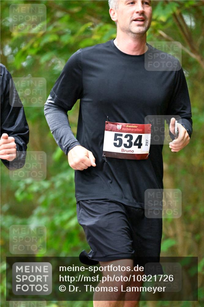 11.10.2026 - Bramfelder Halbmarathon 2026 Dr. Thomas Lammeyer http://msf.ph/oto/10821726 11.10.2026 10:29:23 Laufen 35, 534 meine-sportfotos.de