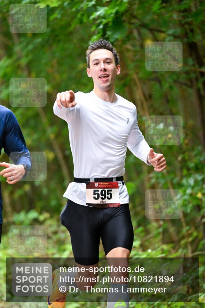 11.10.2026 - Bramfelder Halbmarathon 2026 Dr. Thomas Lammeyer http://msf.ph/oto/10821894 11.10.2026 10:30:26 Laufen 35, 595 meine-sportfotos.de