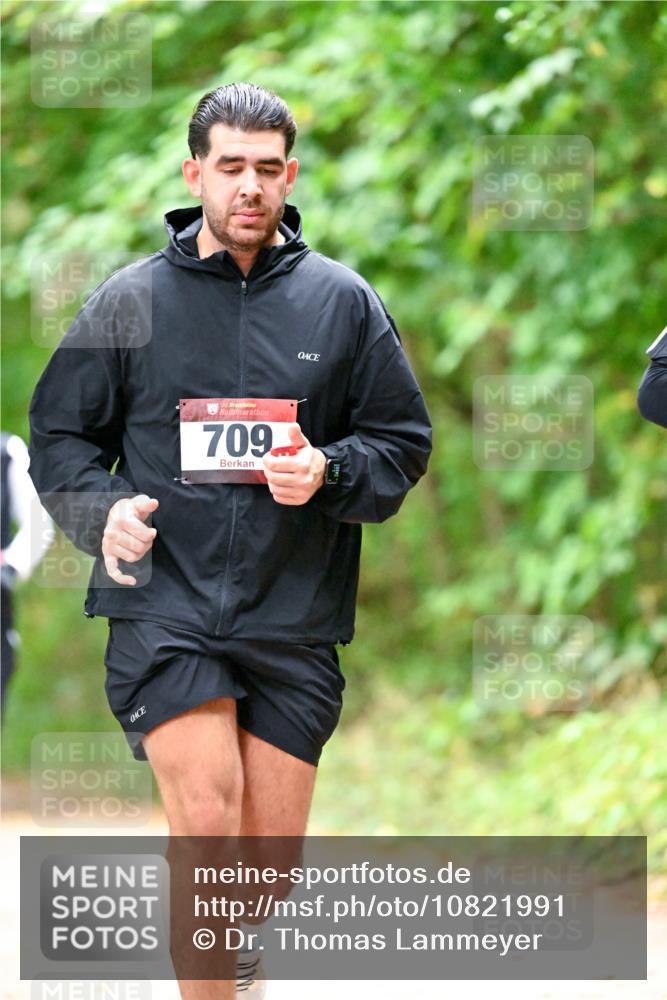 11.10.2026 - Bramfelder Halbmarathon 2026 Dr. Thomas Lammeyer http://msf.ph/oto/10821991 11.10.2026 10:31:03 Laufen 35, 709 meine-sportfotos.de