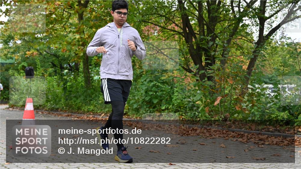 11.10.2026 - Bramfelder Halbmarathon 2026 J. Mangold http://msf.ph/oto/10822282 11.10.2026 10:12:28 Laufen 577, 593, 611 meine-sportfotos.de