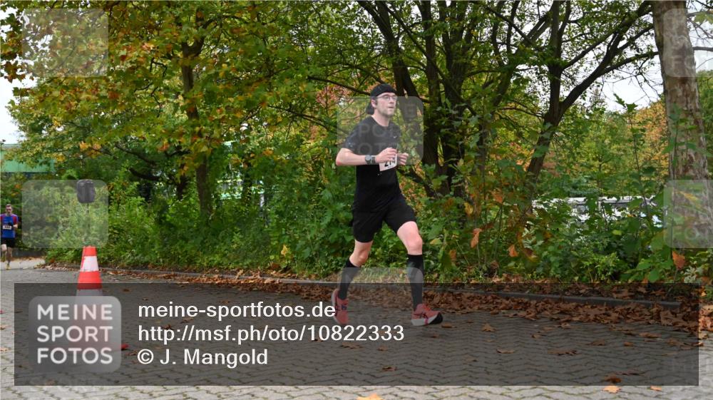 11.10.2026 - Bramfelder Halbmarathon 2026 J. Mangold http://msf.ph/oto/10822333 11.10.2026 10:13:55 Laufen 214, 319, 439 meine-sportfotos.de
