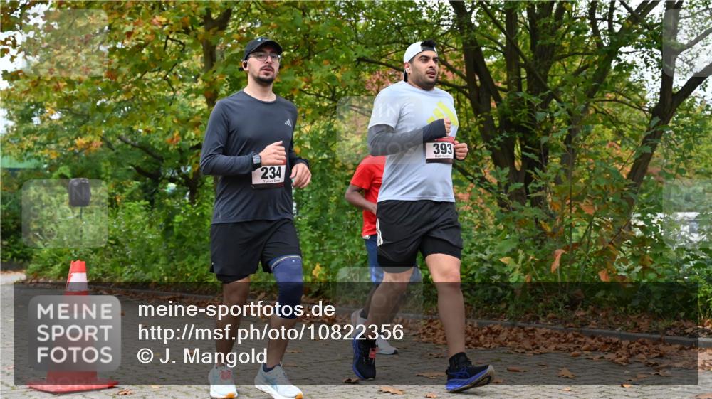 11.10.2026 - Bramfelder Halbmarathon 2026 J. Mangold http://msf.ph/oto/10822356 11.10.2026 10:14:14 Laufen 157, 234, 393, 422 meine-sportfotos.de