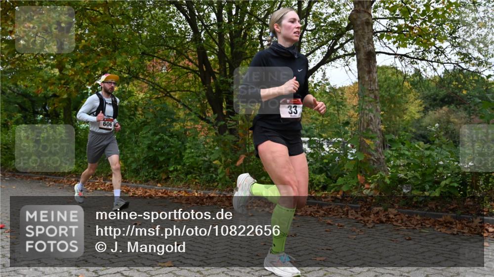 11.10.2026 - Bramfelder Halbmarathon 2026 J. Mangold http://msf.ph/oto/10822656 11.10.2026 10:20:15 Laufen 33, 606, 760 meine-sportfotos.de