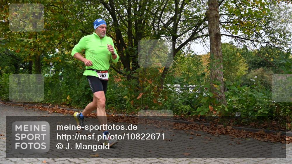 11.10.2026 - Bramfelder Halbmarathon 2026 J. Mangold http://msf.ph/oto/10822671 11.10.2026 10:20:50 Laufen 201, 262 meine-sportfotos.de