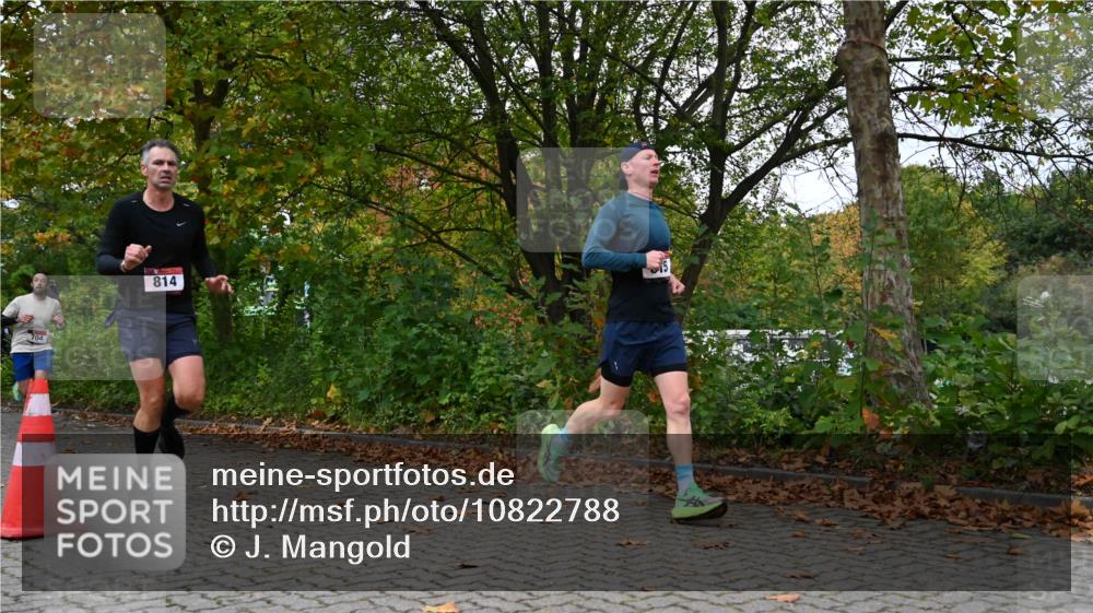 11.10.2026 - Bramfelder Halbmarathon 2026 J. Mangold http://msf.ph/oto/10822788 11.10.2026 10:22:18 Laufen 17, 230, 704, 730, 814, 815, 816 meine-sportfotos.de