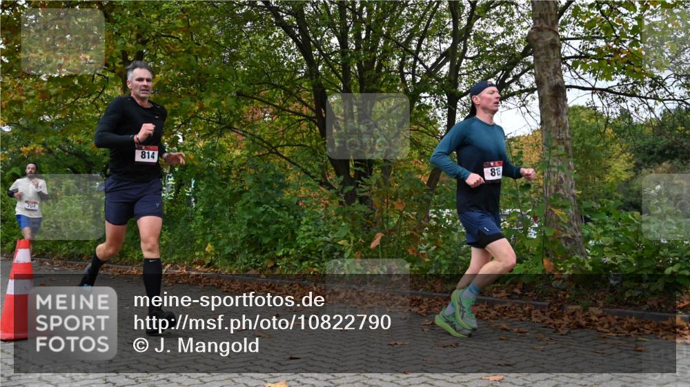 11.10.2026 - Bramfelder Halbmarathon 2026 J. Mangold http://msf.ph/oto/10822790 11.10.2026 10:22:18 Laufen 17, 230, 704, 730, 814, 815, 816 meine-sportfotos.de