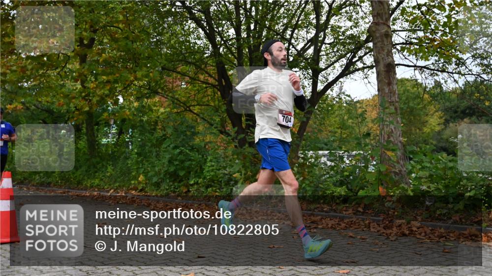 11.10.2026 - Bramfelder Halbmarathon 2026 J. Mangold http://msf.ph/oto/10822805 11.10.2026 10:22:21 Laufen 17, 77, 230, 704, 814, 815 meine-sportfotos.de