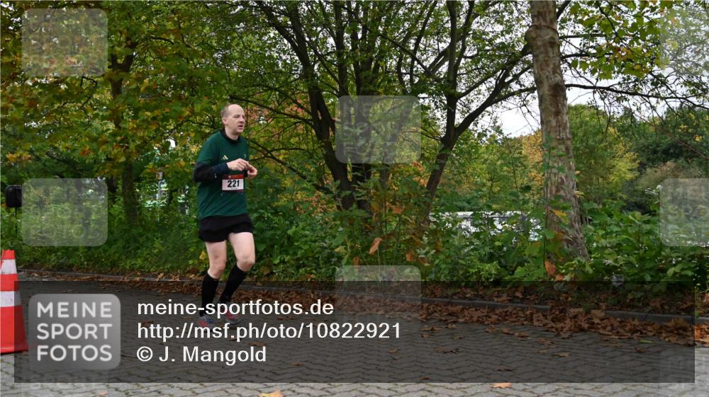 11.10.2026 - Bramfelder Halbmarathon 2026 J. Mangold http://msf.ph/oto/10822921 11.10.2026 10:23:24 Laufen 9, 221 meine-sportfotos.de