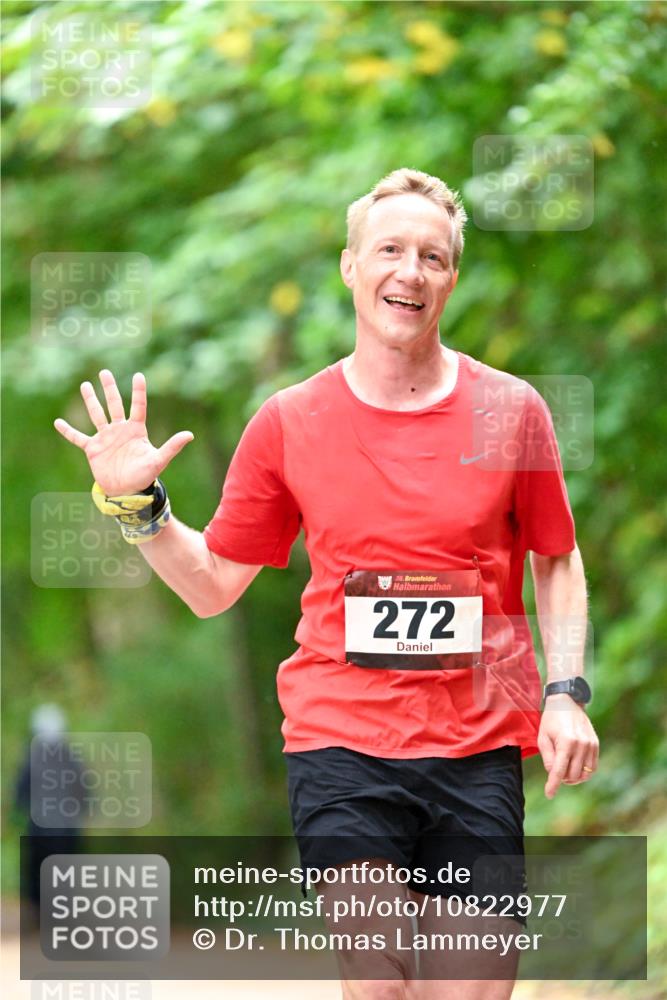 11.10.2026 - Bramfelder Halbmarathon 2026 Dr. Thomas Lammeyer http://msf.ph/oto/10822977 11.10.2026 10:36:37 Laufen 35, 272 meine-sportfotos.de