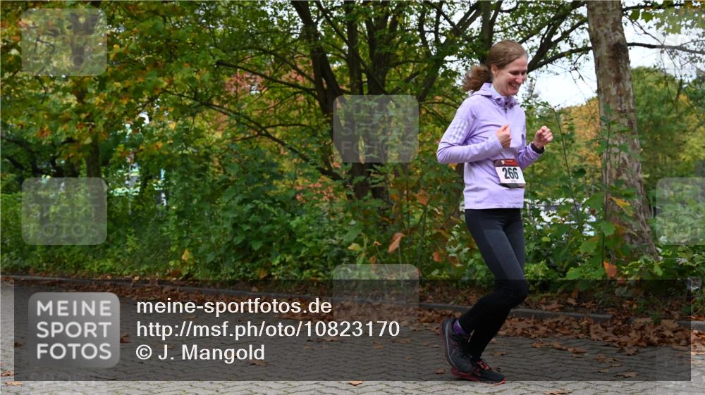 11.10.2026 - Bramfelder Halbmarathon 2026 J. Mangold http://msf.ph/oto/10823170 11.10.2026 10:28:30 Laufen 266 meine-sportfotos.de