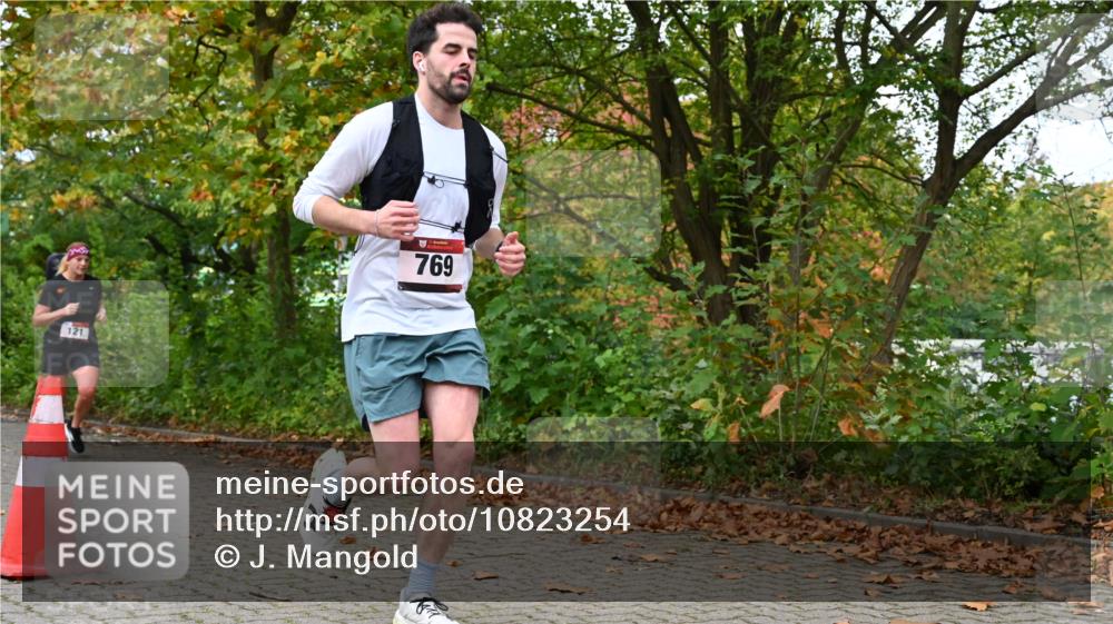 11.10.2026 - Bramfelder Halbmarathon 2026 J. Mangold http://msf.ph/oto/10823254 11.10.2026 10:30:59 Laufen 121, 769 meine-sportfotos.de