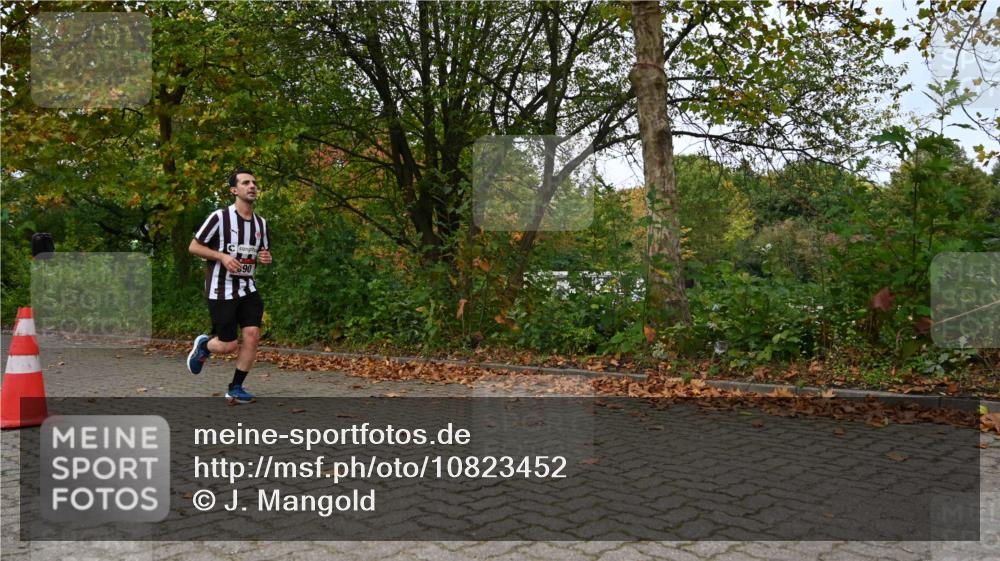 11.10.2026 - Bramfelder Halbmarathon 2026 J. Mangold http://msf.ph/oto/10823452 11.10.2026 10:32:45 Laufen 374, 390 meine-sportfotos.de