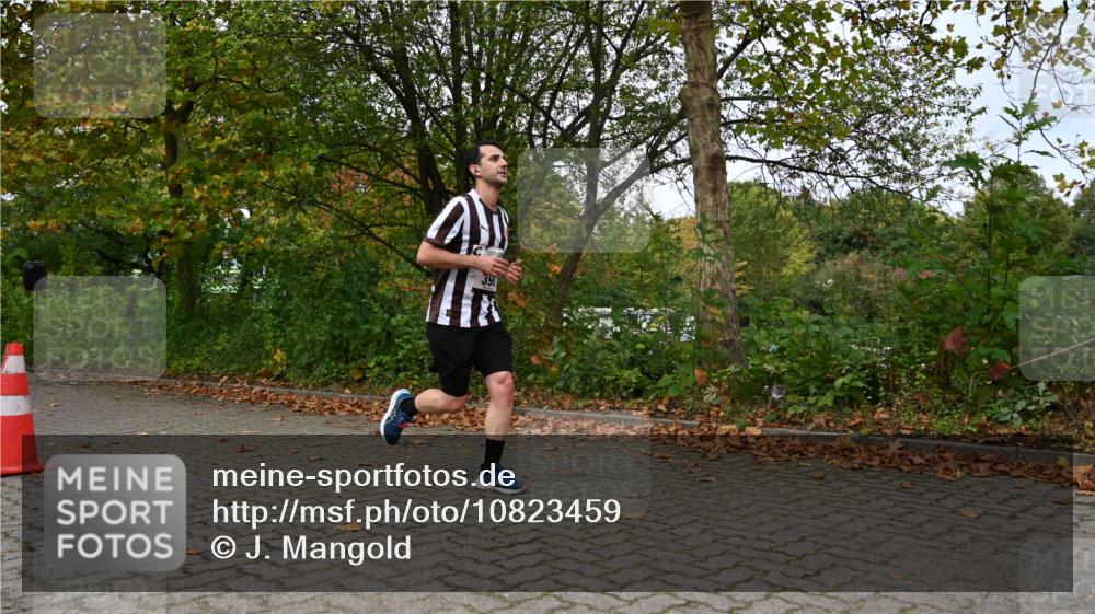 11.10.2026 - Bramfelder Halbmarathon 2026 J. Mangold http://msf.ph/oto/10823459 11.10.2026 10:32:46 Laufen 374, 390 meine-sportfotos.de