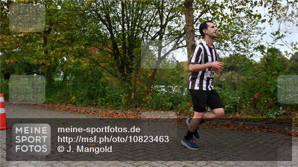 11.10.2026 - Bramfelder Halbmarathon 2026 J. Mangold http://msf.ph/oto/10823463 11.10.2026 10:32:46 Laufen 374, 390 meine-sportfotos.de