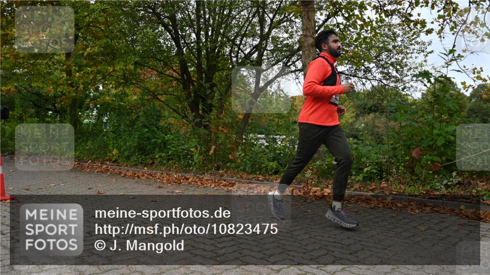 11.10.2026 - Bramfelder Halbmarathon 2026 J. Mangold http://msf.ph/oto/10823475 11.10.2026 10:32:52 Laufen 390, 427 meine-sportfotos.de