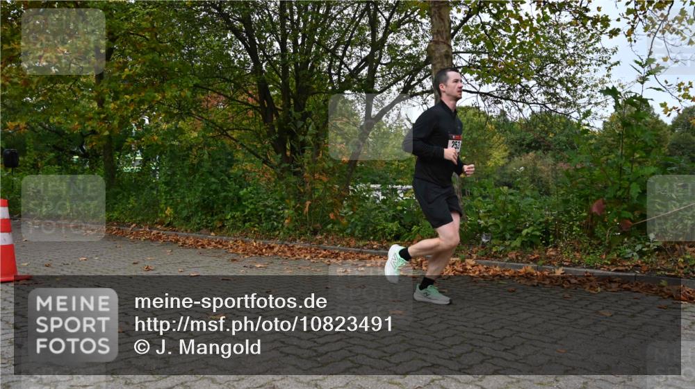 11.10.2026 - Bramfelder Halbmarathon 2026 J. Mangold http://msf.ph/oto/10823491 11.10.2026 10:33:01 Laufen 253 meine-sportfotos.de