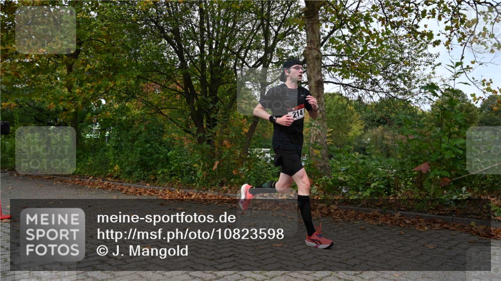 11.10.2026 - Bramfelder Halbmarathon 2026 J. Mangold http://msf.ph/oto/10823598 11.10.2026 10:33:24 Laufen 18, 114, 214, 452, 479, 567, 605 meine-sportfotos.de