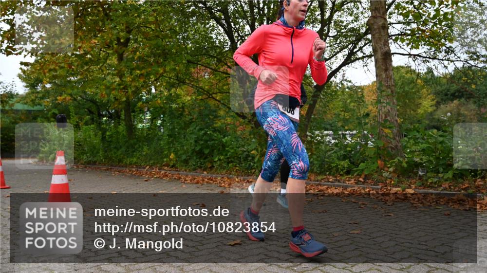 11.10.2026 - Bramfelder Halbmarathon 2026 J. Mangold http://msf.ph/oto/10823854 11.10.2026 10:35:56 Laufen 729, 808 meine-sportfotos.de