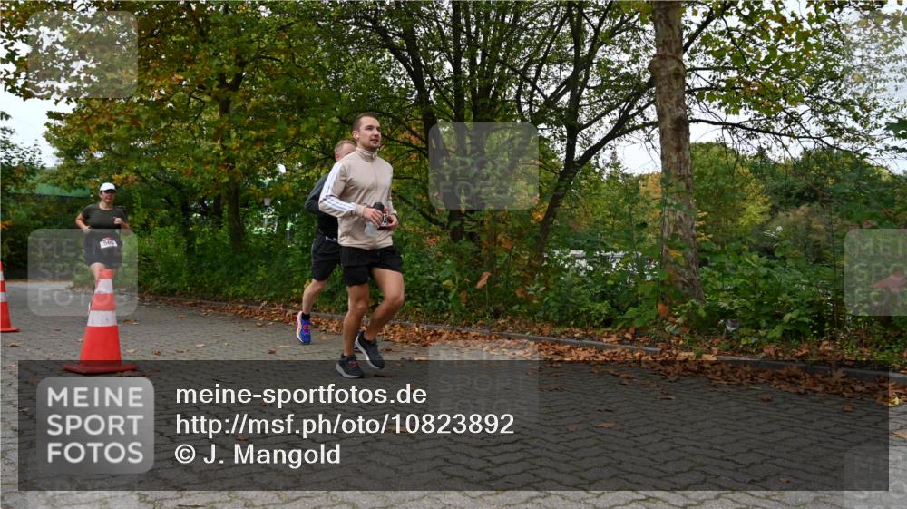 11.10.2026 - Bramfelder Halbmarathon 2026 J. Mangold http://msf.ph/oto/10823892 11.10.2026 10:36:36 Laufen 371, 392, 560 meine-sportfotos.de