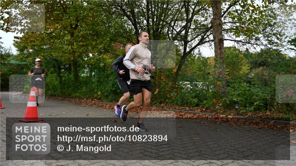 11.10.2026 - Bramfelder Halbmarathon 2026 J. Mangold http://msf.ph/oto/10823894 11.10.2026 10:36:36 Laufen 371, 392, 560 meine-sportfotos.de