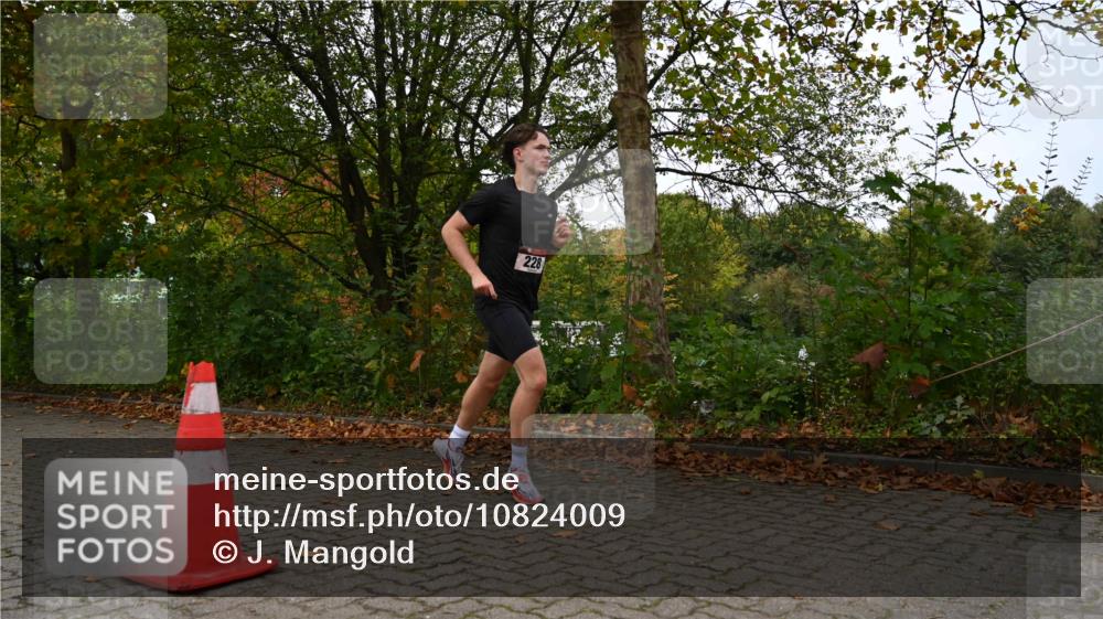11.10.2026 - Bramfelder Halbmarathon 2026 J. Mangold http://msf.ph/oto/10824009 11.10.2026 10:38:28 Laufen 228, 799 meine-sportfotos.de
