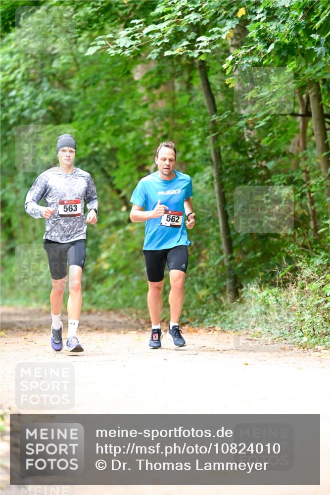 11.10.2026 - Bramfelder Halbmarathon 2026 Dr. Thomas Lammeyer http://msf.ph/oto/10824010 11.10.2026 10:40:05 Laufen 563, 562 meine-sportfotos.de