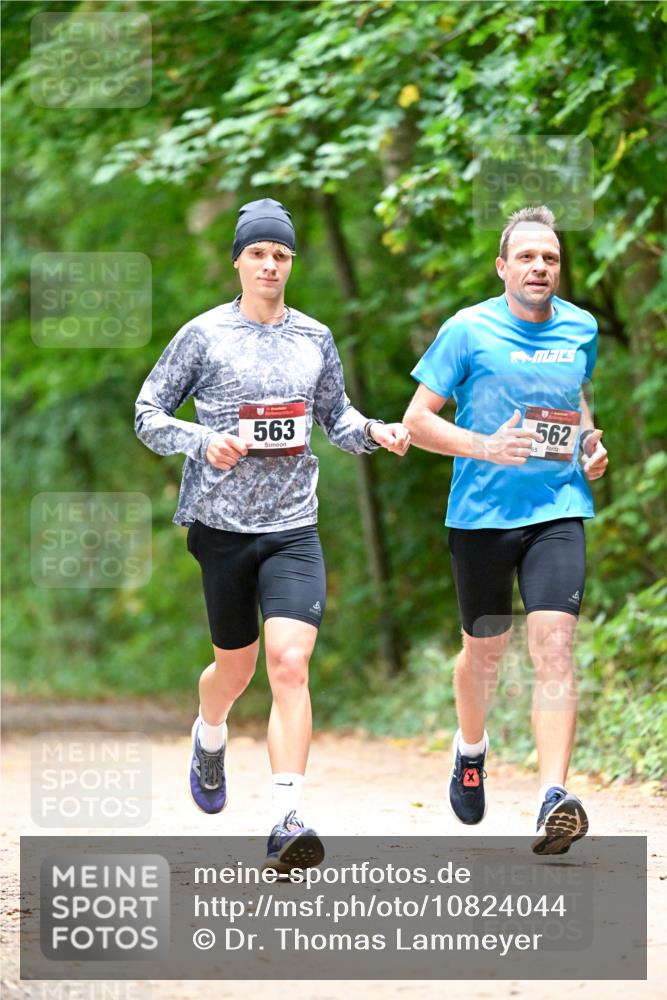 11.10.2026 - Bramfelder Halbmarathon 2026 Dr. Thomas Lammeyer http://msf.ph/oto/10824044 11.10.2026 10:40:07 Laufen 563, 562 meine-sportfotos.de