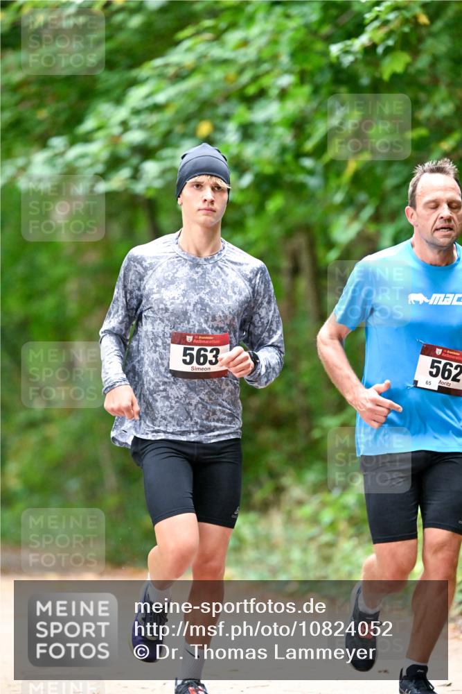 11.10.2026 - Bramfelder Halbmarathon 2026 Dr. Thomas Lammeyer http://msf.ph/oto/10824052 11.10.2026 10:40:08 Laufen 35, 563, 562, 65 meine-sportfotos.de