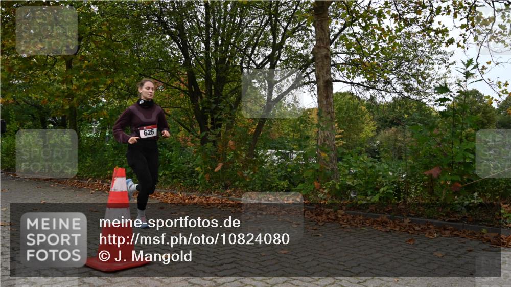 11.10.2026 - Bramfelder Halbmarathon 2026 J. Mangold http://msf.ph/oto/10824080 11.10.2026 10:39:52 Laufen 496 meine-sportfotos.de