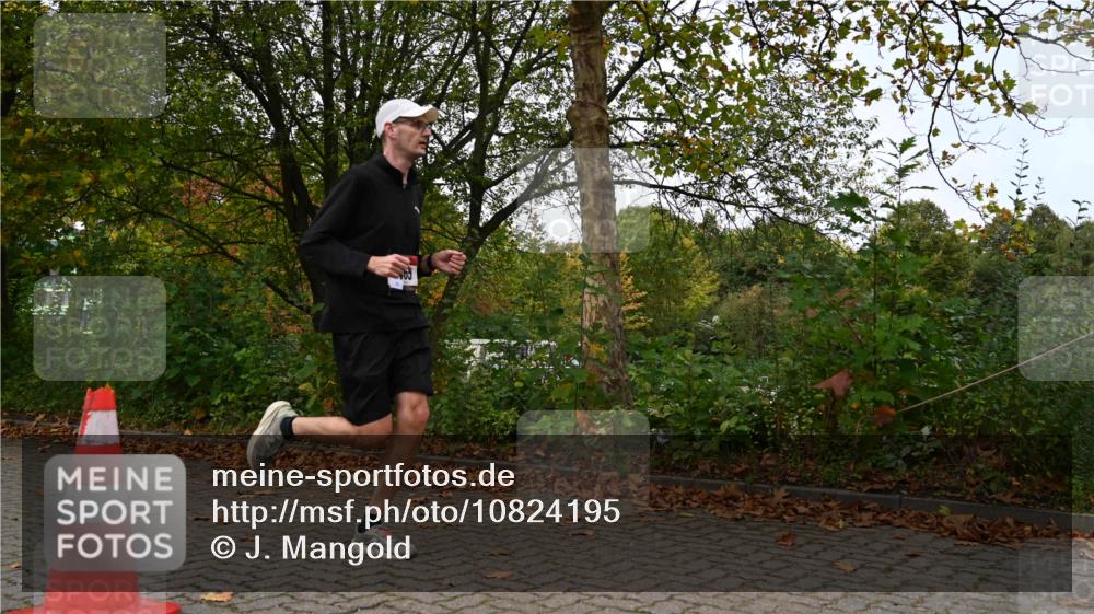 11.10.2026 - Bramfelder Halbmarathon 2026 J. Mangold http://msf.ph/oto/10824195 11.10.2026 10:41:17 Laufen 361, 382, 457, 465 meine-sportfotos.de