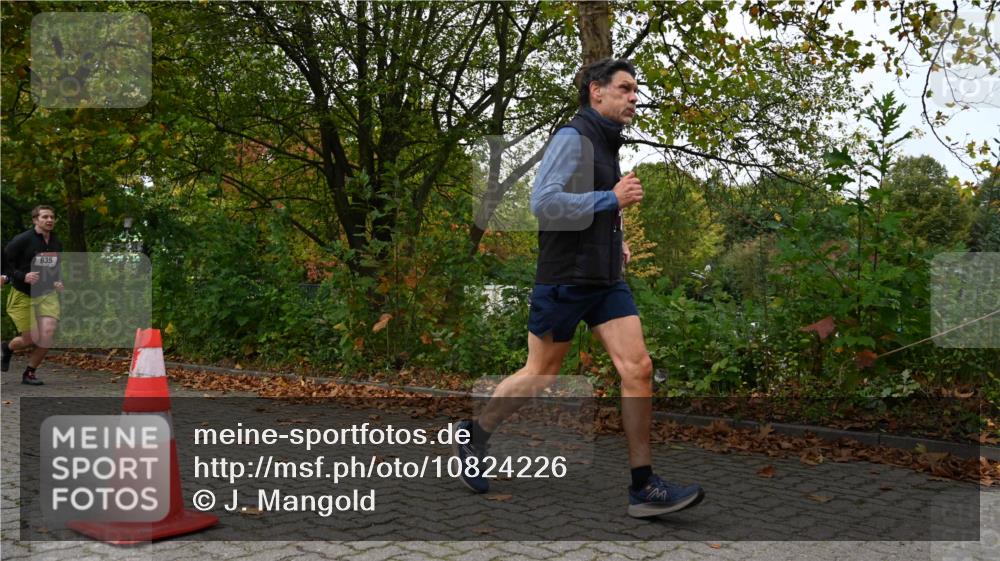 11.10.2026 - Bramfelder Halbmarathon 2026 J. Mangold http://msf.ph/oto/10824226 11.10.2026 10:42:00 Laufen 151, 585, 635 meine-sportfotos.de