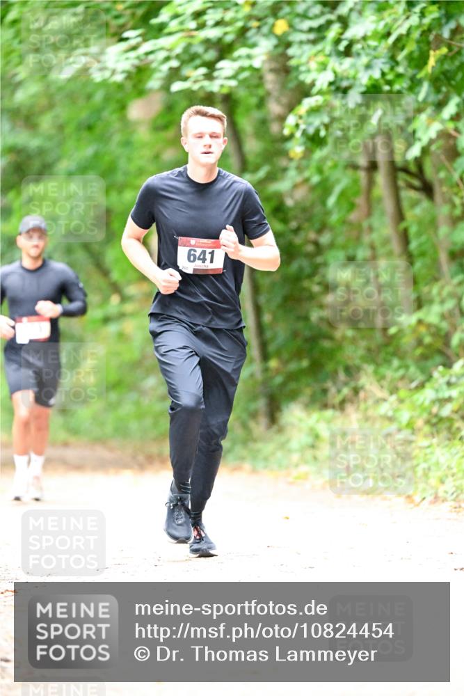 11.10.2026 - Bramfelder Halbmarathon 2026 Dr. Thomas Lammeyer http://msf.ph/oto/10824454 11.10.2026 10:42:59 Laufen 641, 260 meine-sportfotos.de