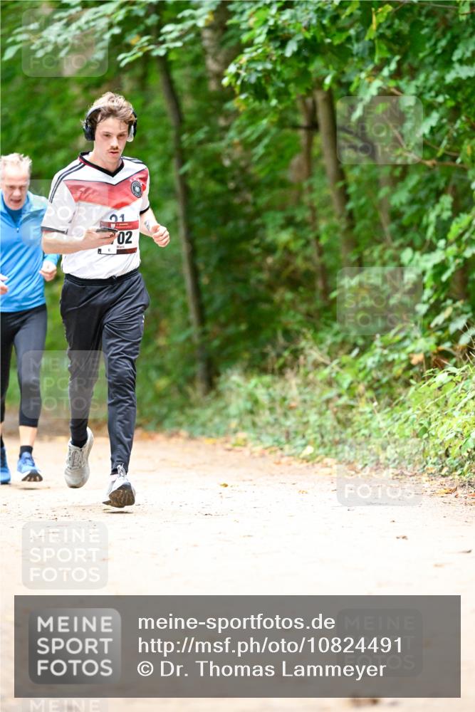 11.10.2026 - Bramfelder Halbmarathon 2026 Dr. Thomas Lammeyer http://msf.ph/oto/10824491 11.10.2026 10:43:13 Laufen 01, 02 meine-sportfotos.de