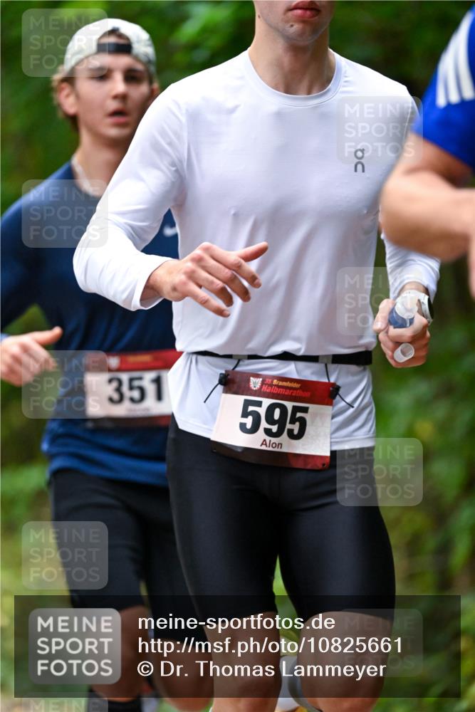 11.10.2026 - Bramfelder Halbmarathon 2026 Dr. Thomas Lammeyer http://msf.ph/oto/10825661 11.10.2026 10:50:52 Laufen 351, 35, 595, 06 meine-sportfotos.de