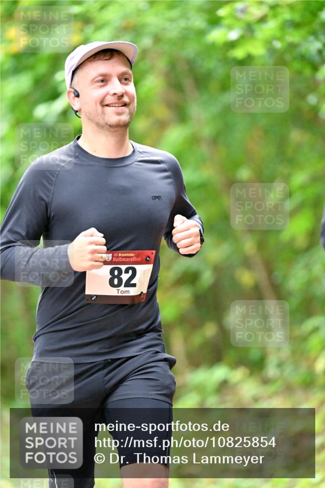 11.10.2026 - Bramfelder Halbmarathon 2026 Dr. Thomas Lammeyer http://msf.ph/oto/10825854 11.10.2026 10:51:46 Laufen 35, 82 meine-sportfotos.de
