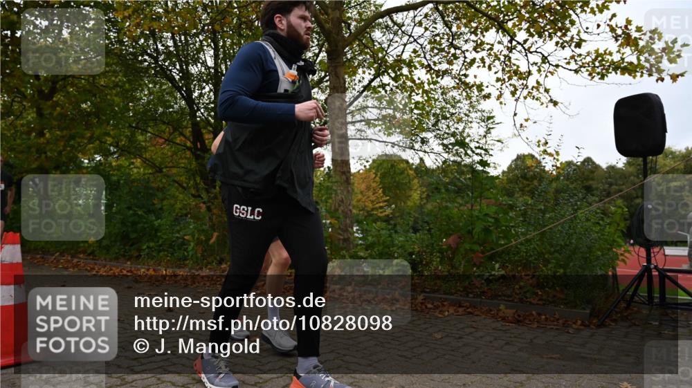 11.10.2026 - Bramfelder Halbmarathon 2026 J. Mangold http://msf.ph/oto/10828098 11.10.2026 10:47:25 Laufen 9, 143, 292, 328, 373, 633 meine-sportfotos.de