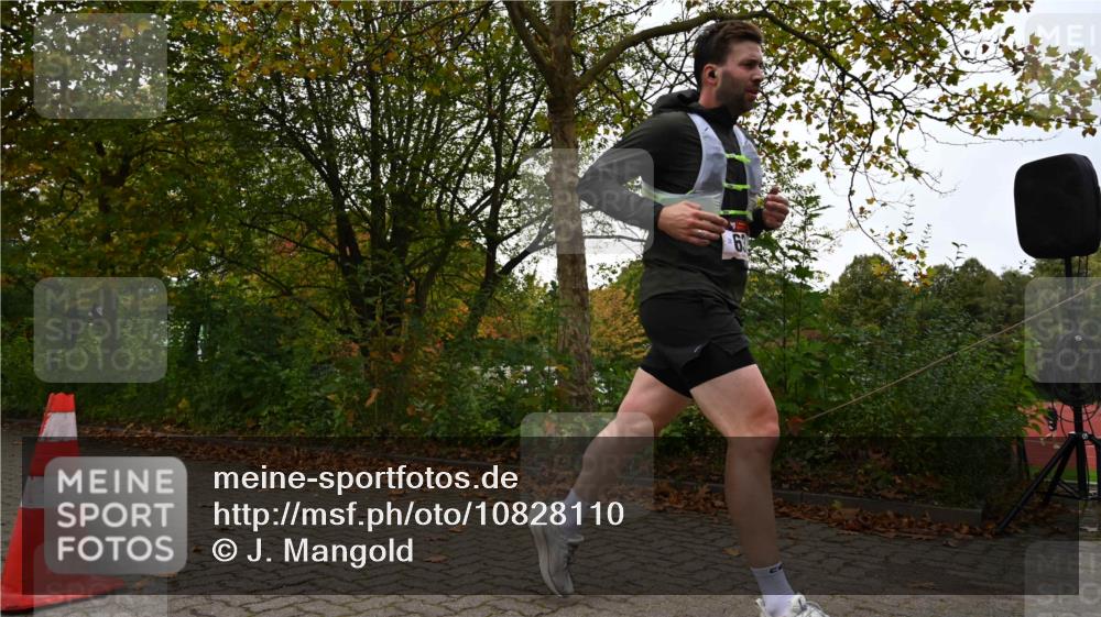 11.10.2026 - Bramfelder Halbmarathon 2026 J. Mangold http://msf.ph/oto/10828110 11.10.2026 10:47:30 Laufen 143, 328, 373, 633 meine-sportfotos.de