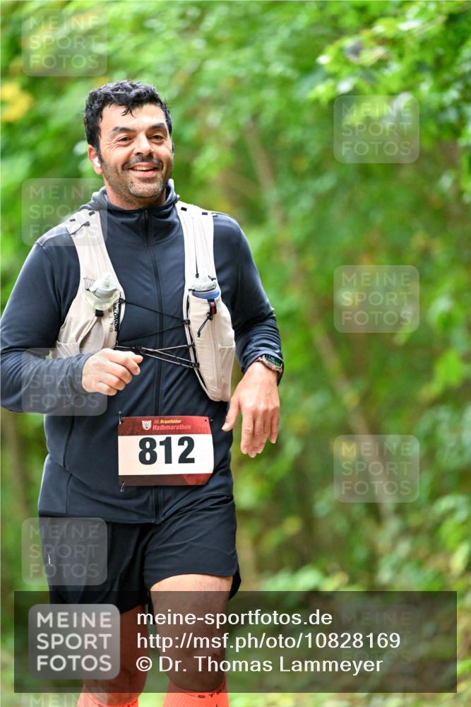 11.10.2026 - Bramfelder Halbmarathon 2026 Dr. Thomas Lammeyer http://msf.ph/oto/10828169 11.10.2026 11:05:26 Laufen 35, 812 meine-sportfotos.de