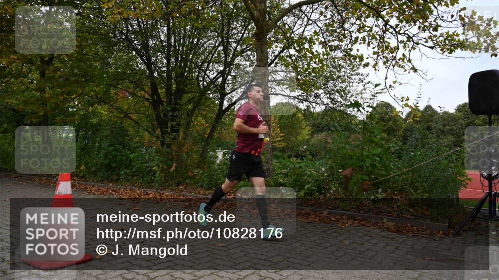 11.10.2026 - Bramfelder Halbmarathon 2026 J. Mangold http://msf.ph/oto/10828176 11.10.2026 10:48:33 Laufen 43, 101, 422, 503, 547, 563, 734 meine-sportfotos.de