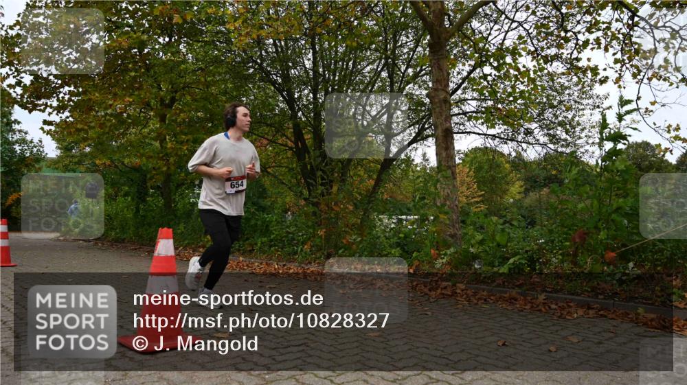 11.10.2026 - Bramfelder Halbmarathon 2026 J. Mangold http://msf.ph/oto/10828327 11.10.2026 10:51:35 Laufen 654 meine-sportfotos.de