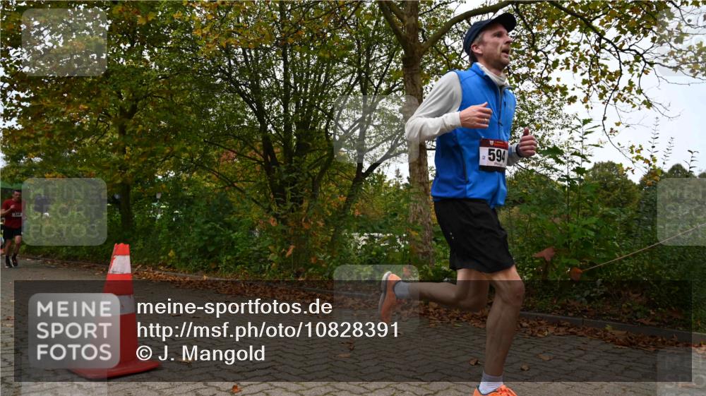 11.10.2026 - Bramfelder Halbmarathon 2026 J. Mangold http://msf.ph/oto/10828391 11.10.2026 10:52:59 Laufen 214, 263, 348, 551, 594, 702 meine-sportfotos.de