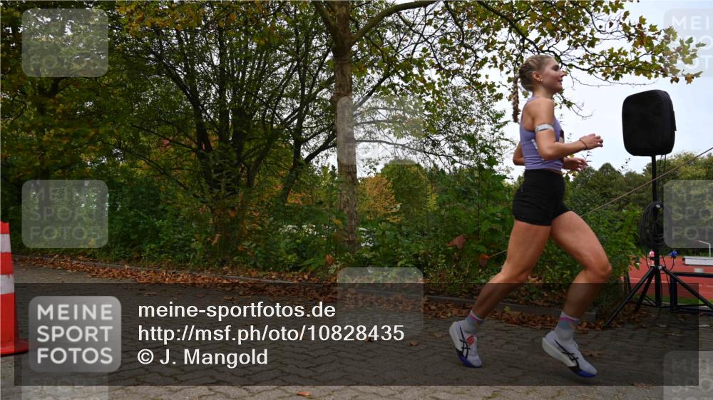 11.10.2026 - Bramfelder Halbmarathon 2026 J. Mangold http://msf.ph/oto/10828435 11.10.2026 10:53:46 Laufen 479, 778 meine-sportfotos.de