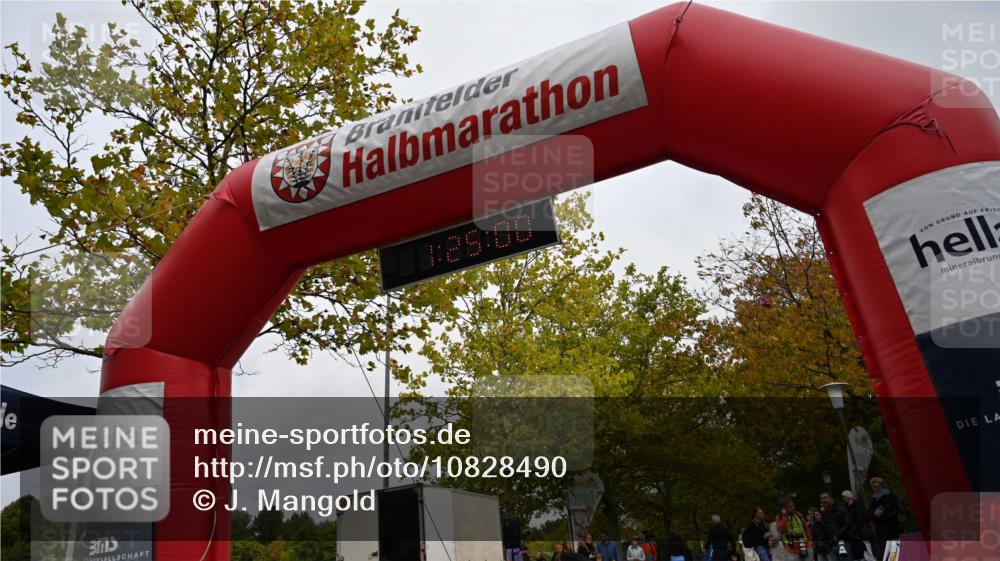 11.10.2026 - Bramfelder Halbmarathon 2026 J. Mangold http://msf.ph/oto/10828490 11.10.2026 10:54:59 Laufen 434, 526 meine-sportfotos.de